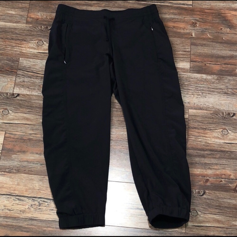 Athleta size 4 Capri joggers
